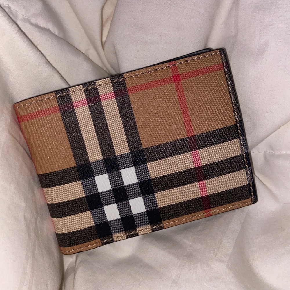 Burberry men’s bi fold wallet